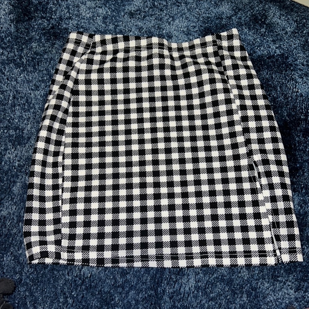 Checkered Skirt with side slit